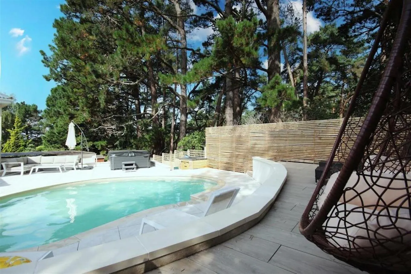 Holiday home 5 Bed House - Pool - Hot Tub - Sauna - Pool Table - Near New Forest - Sleeps 12 Ringwood United Kingdom