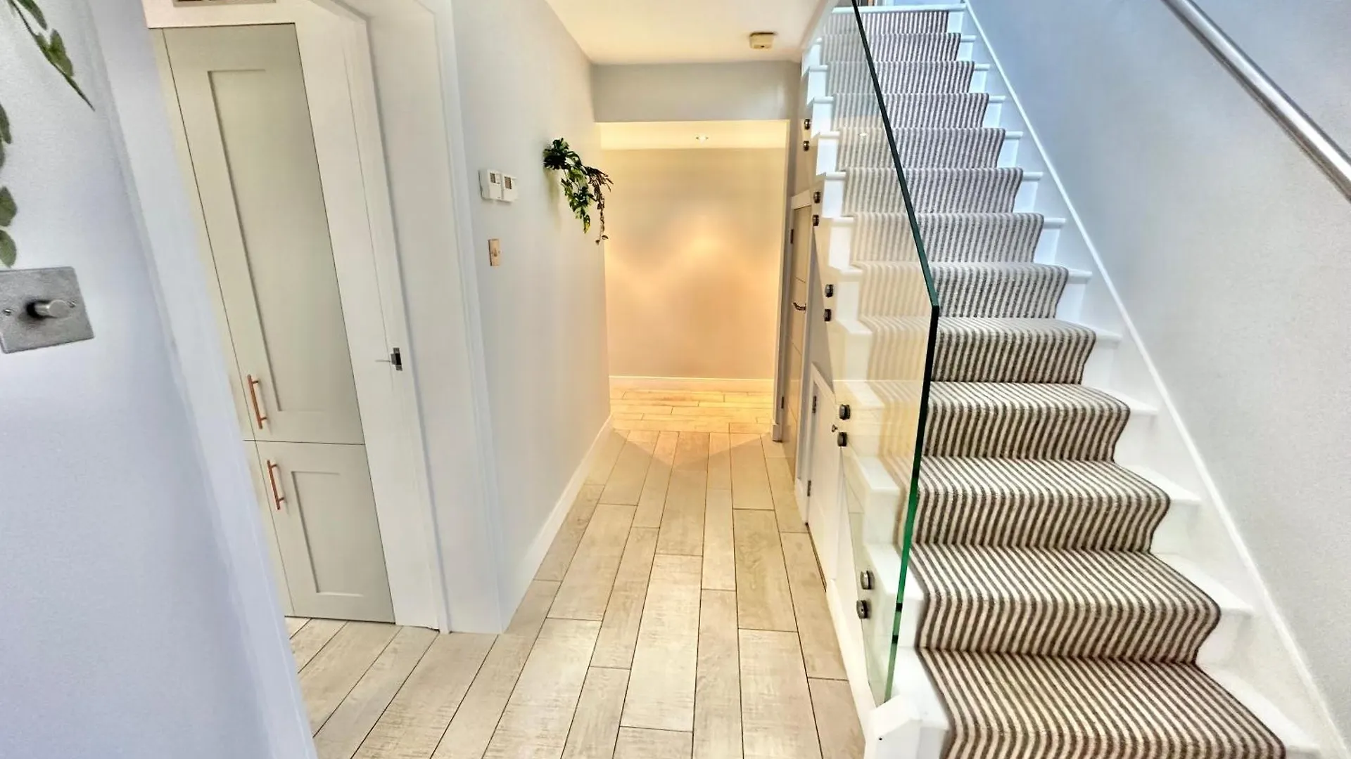 5 Bed House - Pool - Hot Tub - Sauna - Pool Table - Near New Forest - Sleeps 12 Ringwood