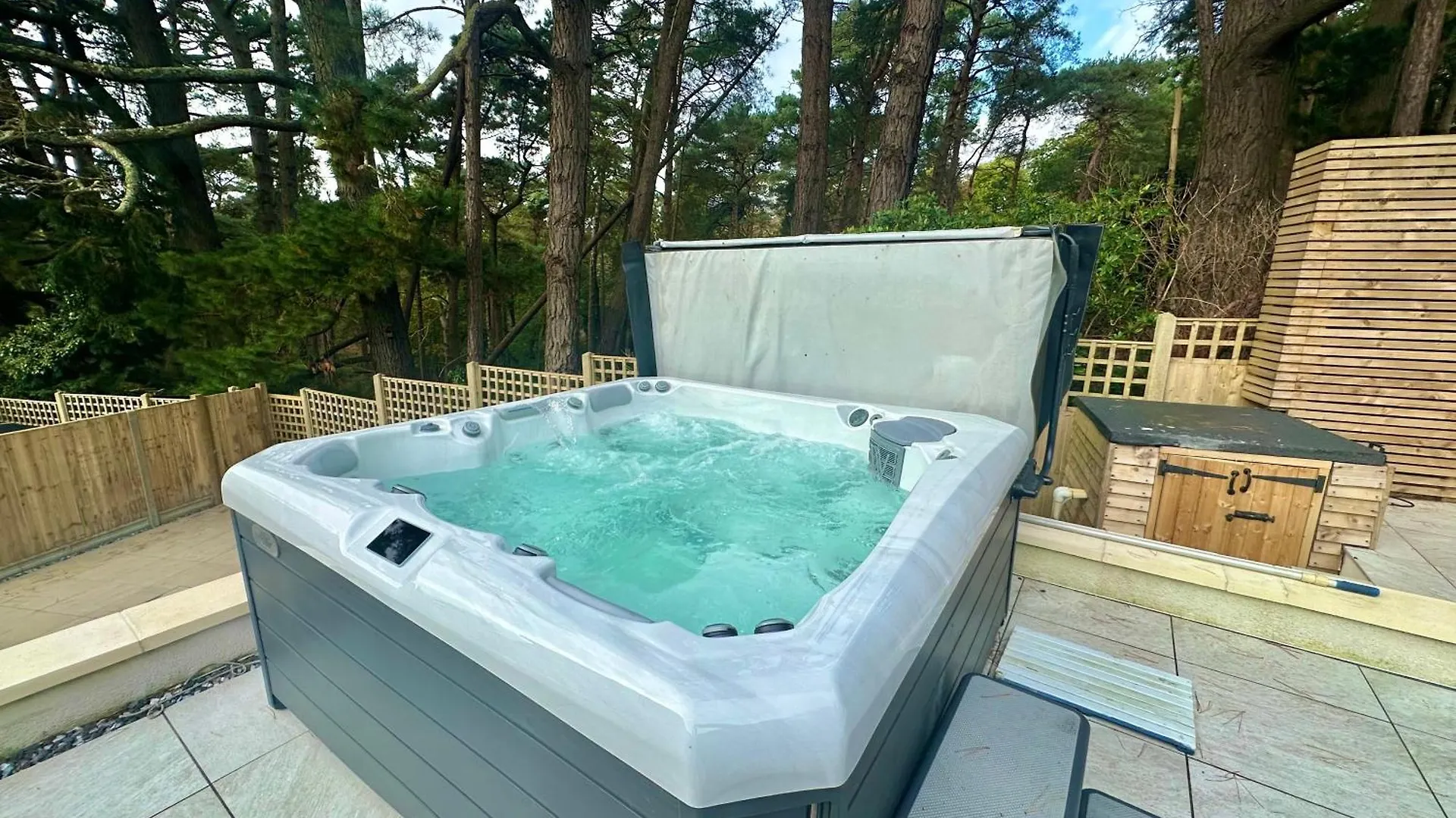 5 Bed House - Pool - Hot Tub - Sauna - Pool Table - Near New Forest - Sleeps 12 Ringwood Holiday home