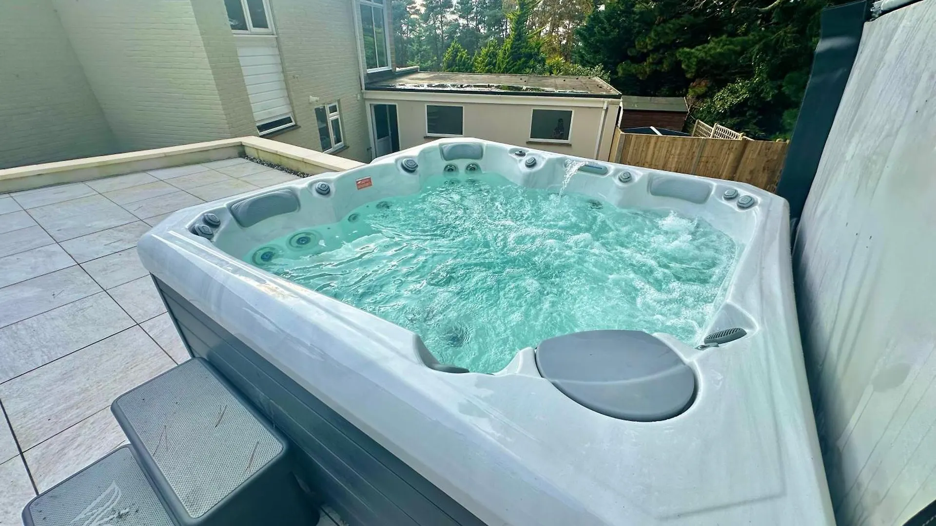 5 Bed House - Pool - Hot Tub - Sauna - Pool Table - Near New Forest - Sleeps 12 Ringwood Holiday home