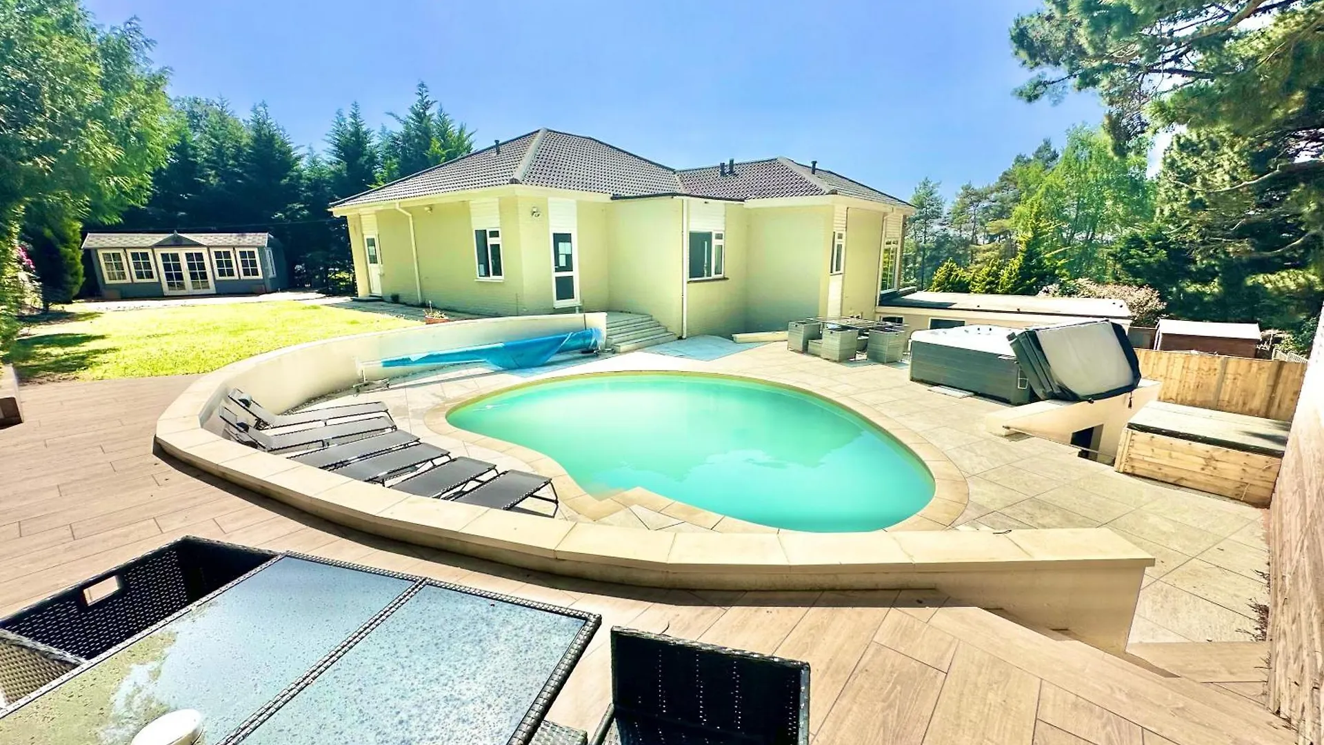Holiday home 5 Bed House - Pool - Hot Tub - Sauna - Pool Table - Near New Forest - Sleeps 12 Ringwood