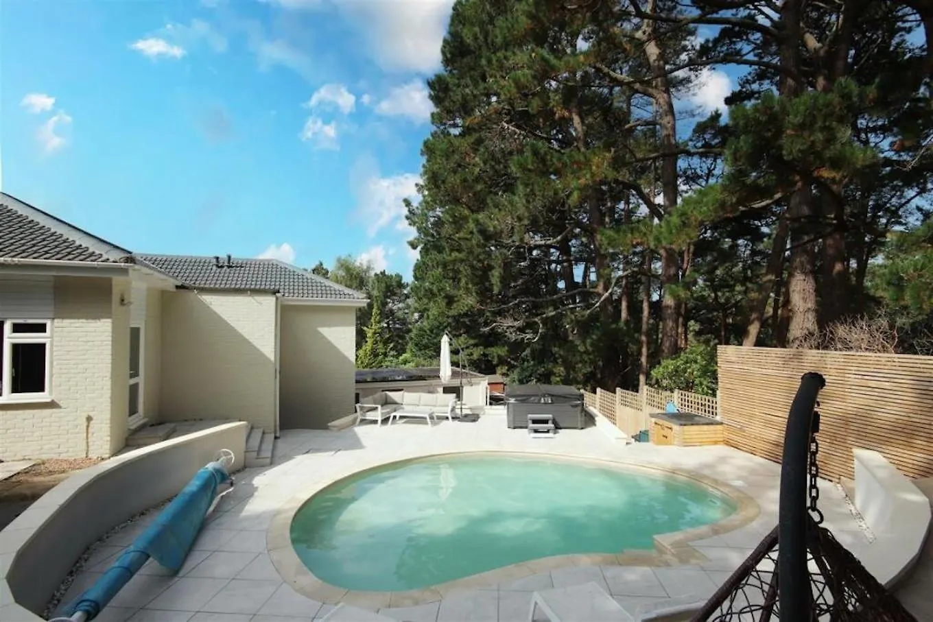 5 Bed House - Pool - Hot Tub - Sauna - Pool Table - Near New Forest - Sleeps 12 Ringwood 0*,