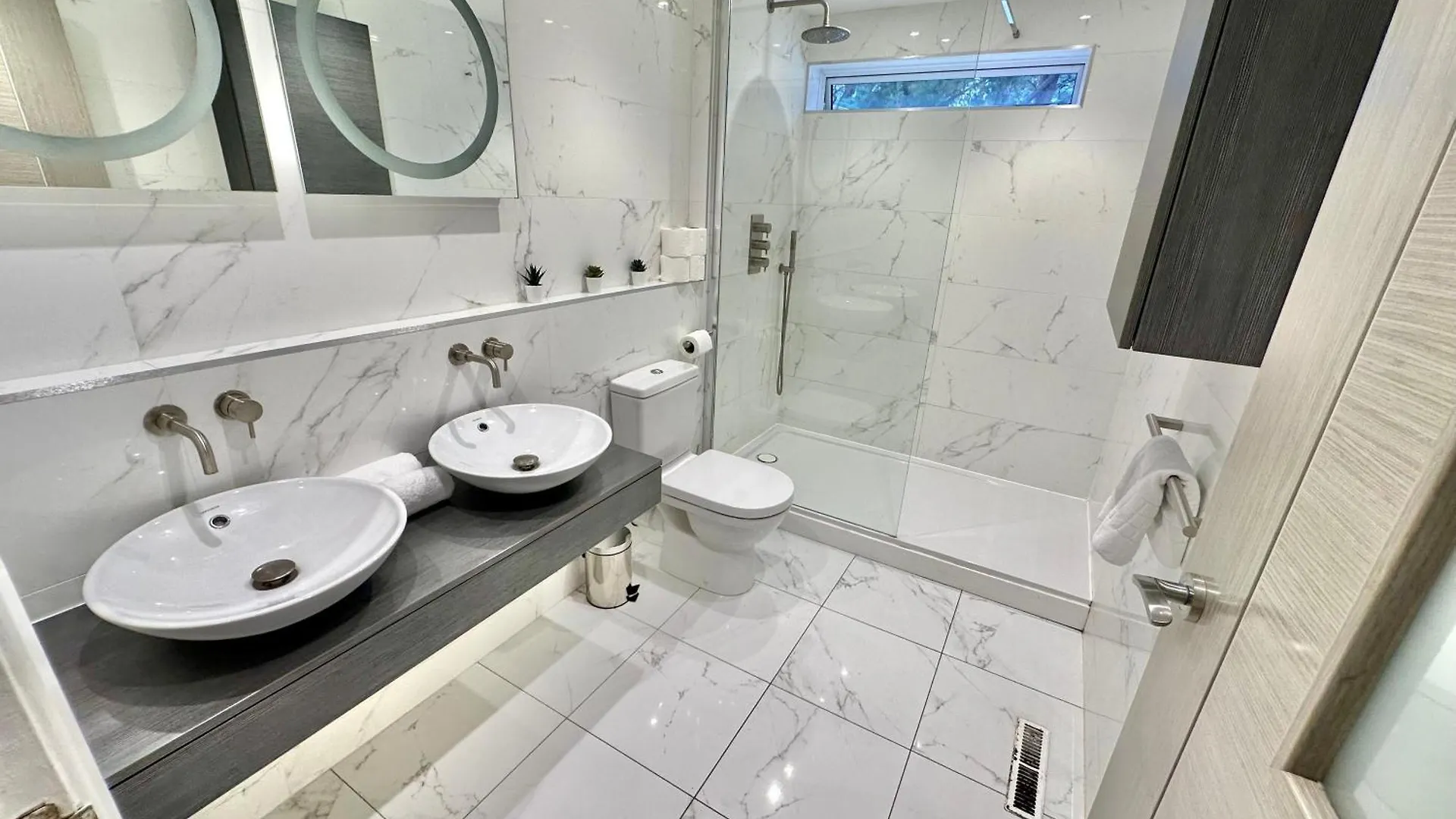Holiday home 5 Bed House - Pool - Hot Tub - Sauna - Pool Table - Near New Forest - Sleeps 12 Ringwood