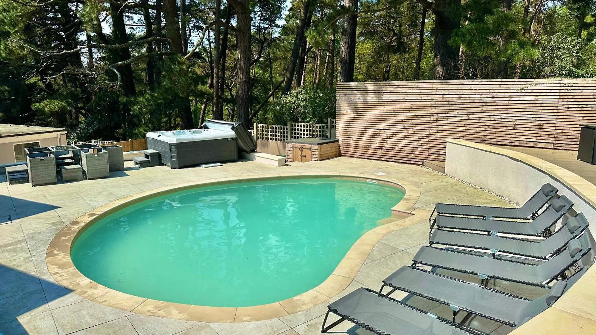 Holiday home 5 Bed House - Pool - Hot Tub - Sauna - Pool Table - Near New Forest - Sleeps 12 Ringwood